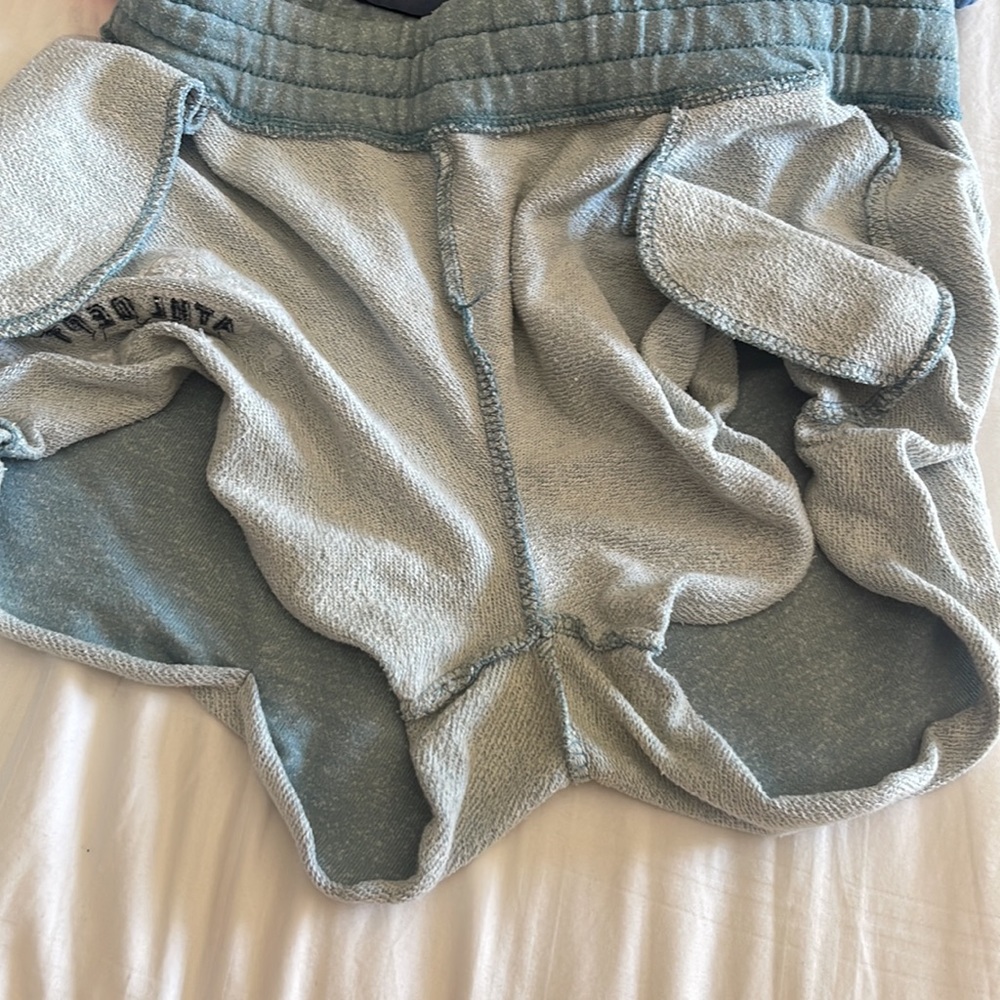 Shorts - Picture 3 of 3